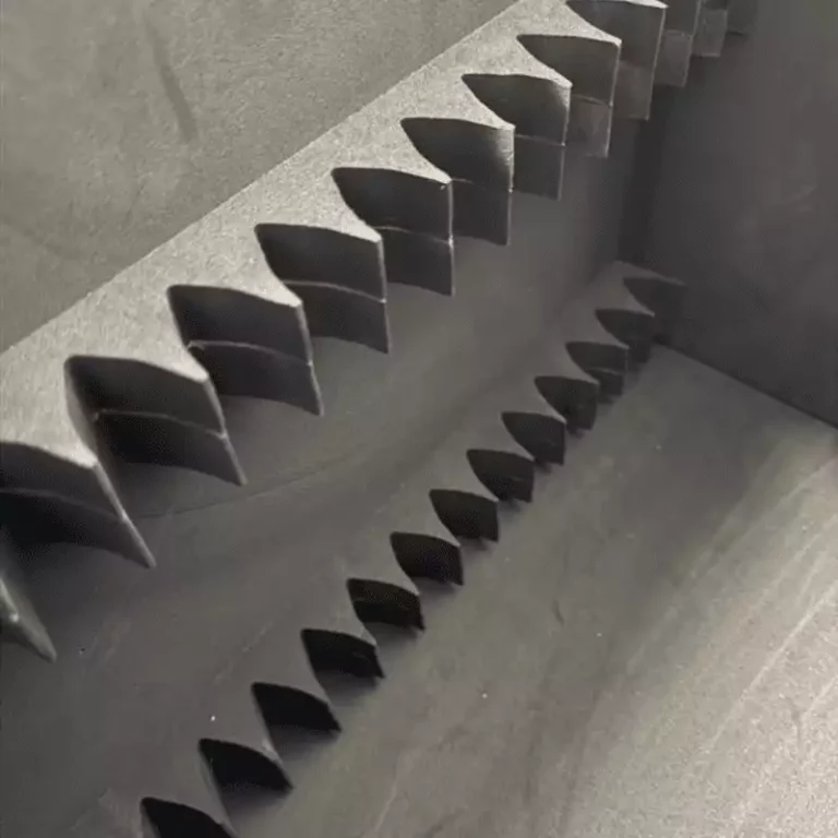 TIP 16 NEW HUB_Detail 2 - Focus Mousse universelle de sépration et de protection des appareils